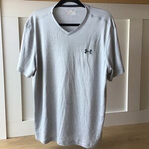 Under Armour Men's Light Gray V-Neck Tee